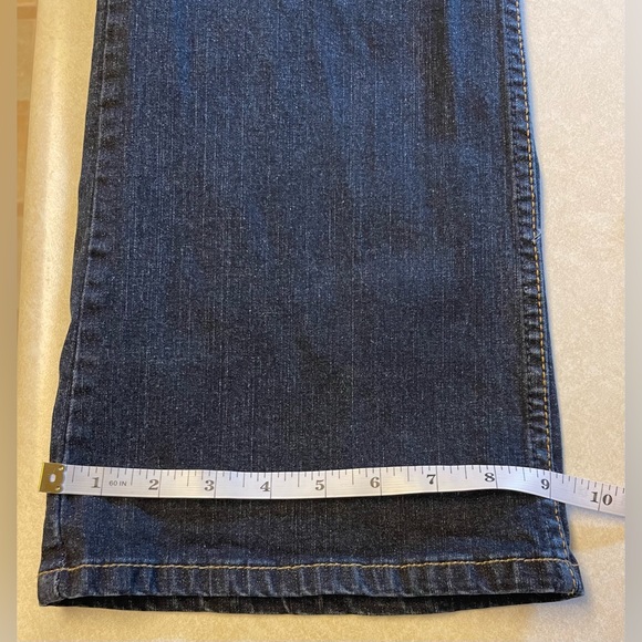 Levi's Strauss Signature Women’s At Waist Bootcut Jeans Dark
Wash Size 12 M - Picture 13 of 13